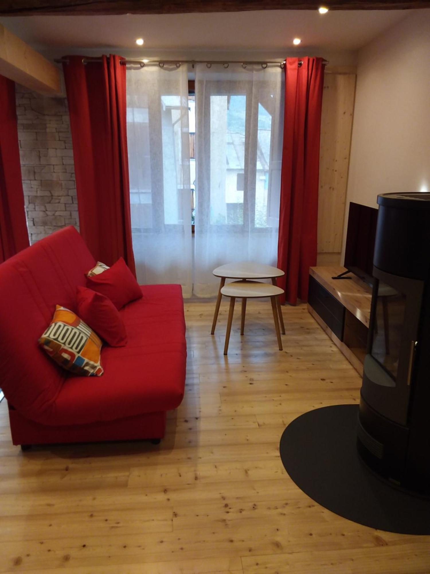 Crots Appartement Dans Maison De Village מראה חיצוני תמונה