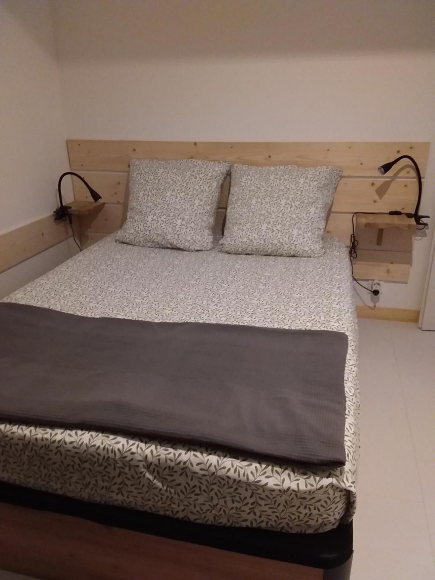 Crots Appartement Dans Maison De Village מראה חיצוני תמונה